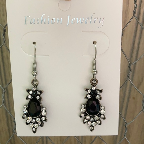 🛍️Black & Cz Butterfly Raindrops 🛍️3 for $13🛍️ SALE!! - Picture 1 of 4